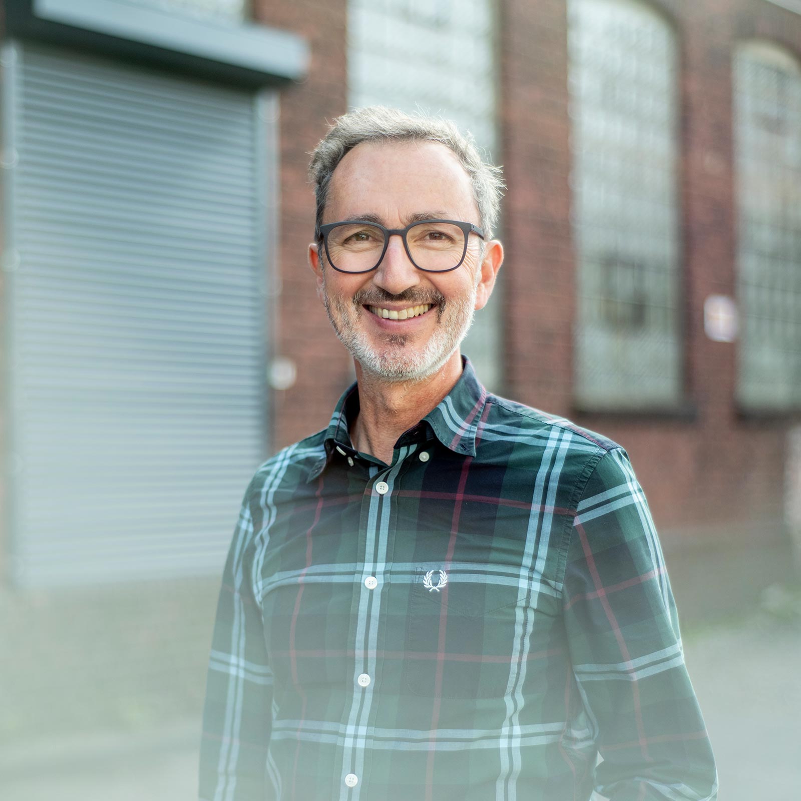 Portrait von Patrik Hympendahl, Gründer & Geschäftsführer MESSERS SCHNEIDE