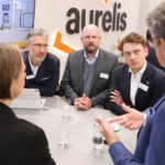 von links: Elmar Jünemann (Mitglied der Geschäftsleitung bei Solingen.Business), Achim Willke (Geschäftsführer Solingen.Business), Solingen Oberbürgermeister Daniel Flemm im Gespräch mit Jens Platt (Leiter Transaktionsmanagement bei der Aurelis Real Estate Service GmbH) | (C) Bastian Glumm