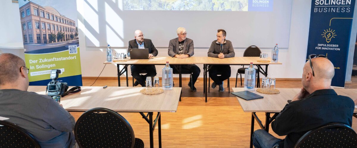 von links: Achim Willke (Geschäftsführer Solingen.Business), Dieter Reichstein und Matthias Suhr (beide Technische Betriebe Solingen) | (C) Daniel Rüsseler