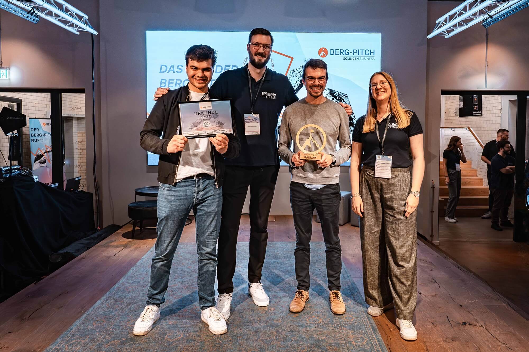 Das Startup SaniUp gewinnt den 16. berg-pitch. 