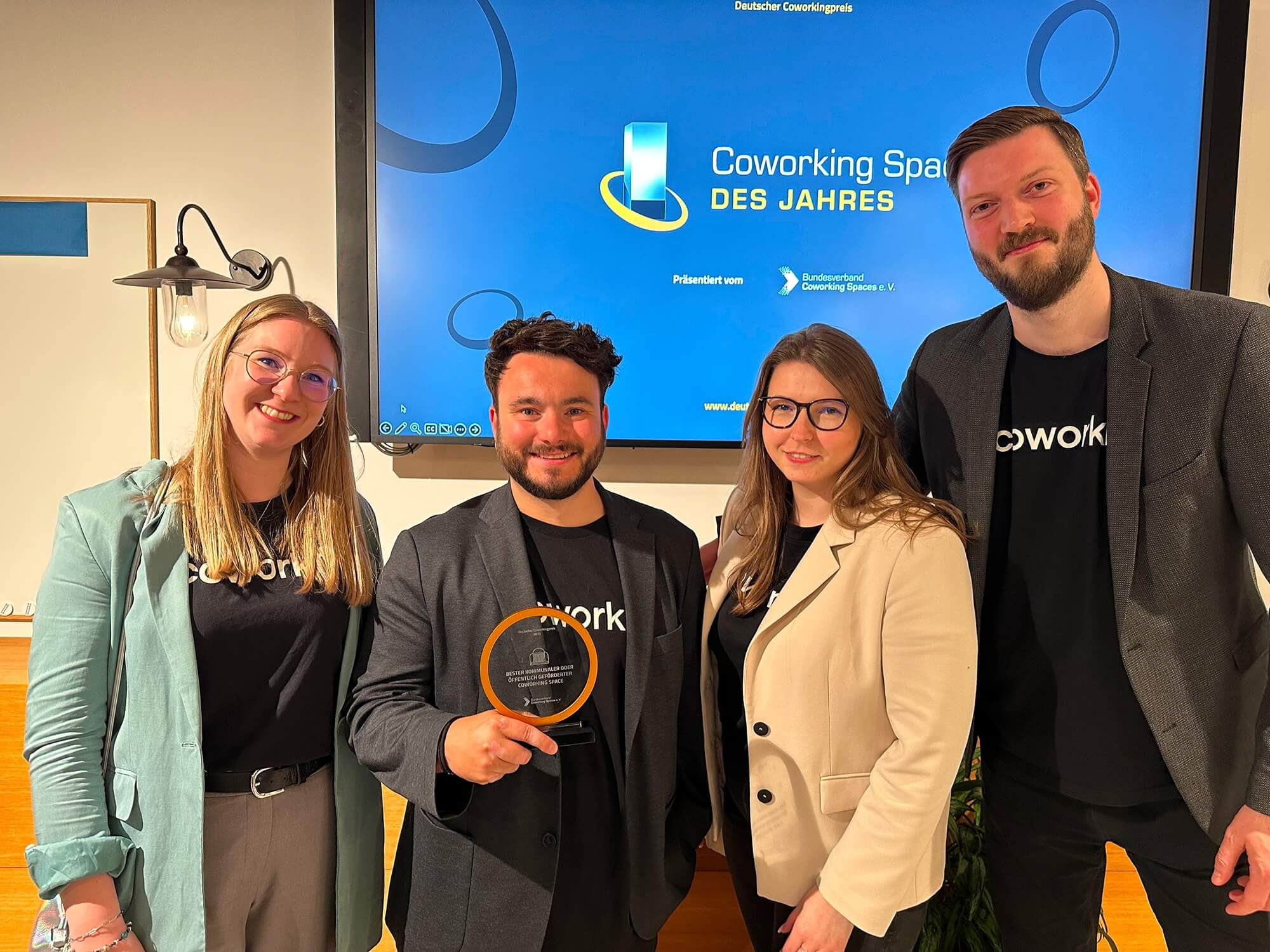Das Solingen.Business-Team in Berlin bei der Preisübergabe.